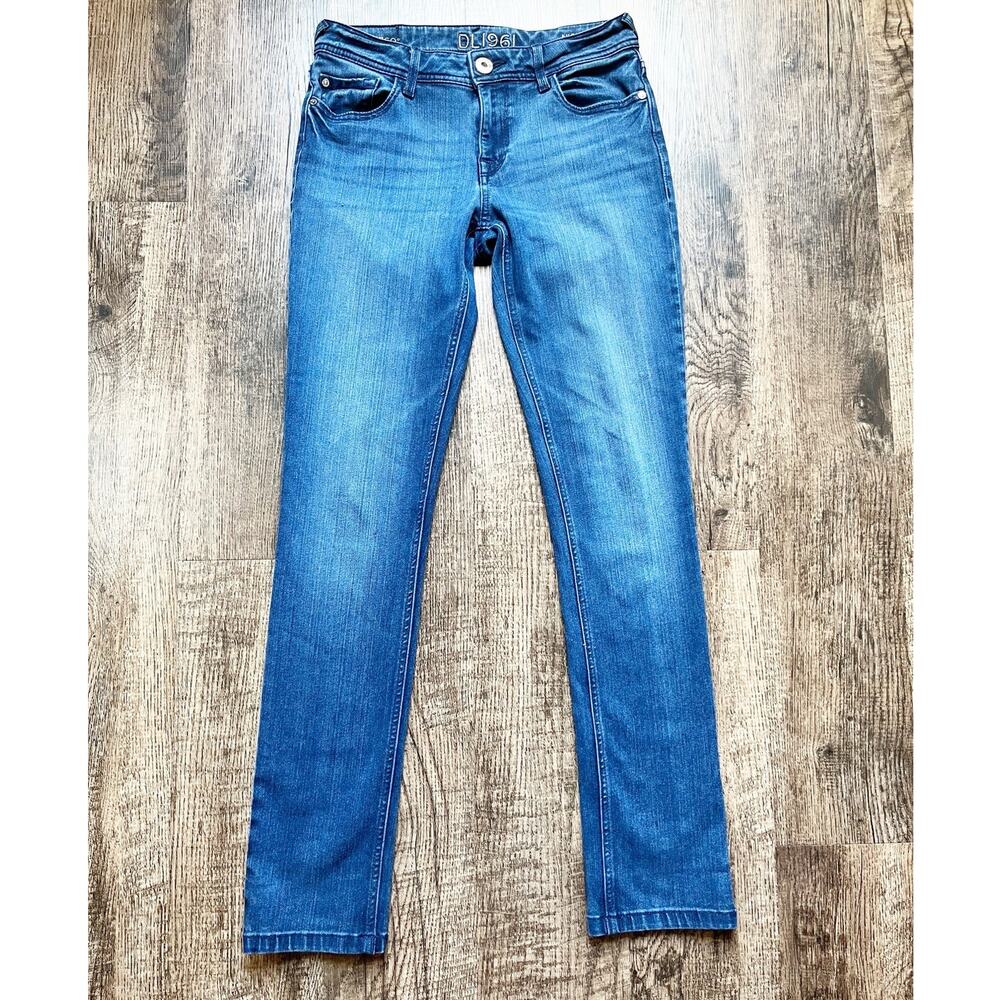 DL 1961 Nicky Size 27 Wooster Wash Mid-Rise 4-Way Stretch Cigarette Jeans